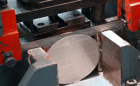 白山造成带锯条牙齿碎裂或折断的几点原因！